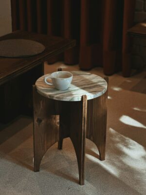 Banqueta / Mesa Auxiliar "Nexo" de Segoro Estudio
